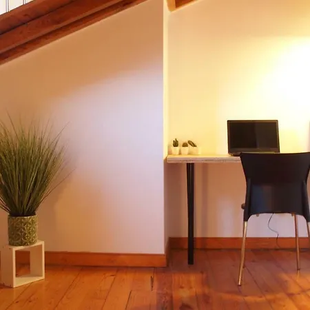 Charming In Authentic Neighborhood Apartman