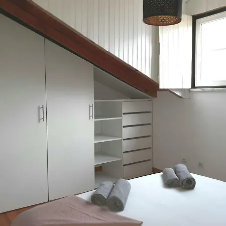Charming In Authentic Neighborhood Apartman