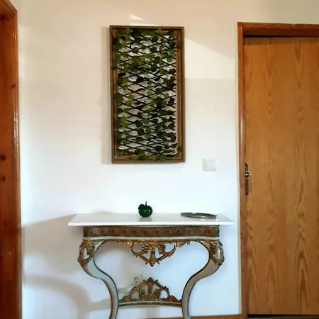 Charming In Authentic Neighborhood Apartman
